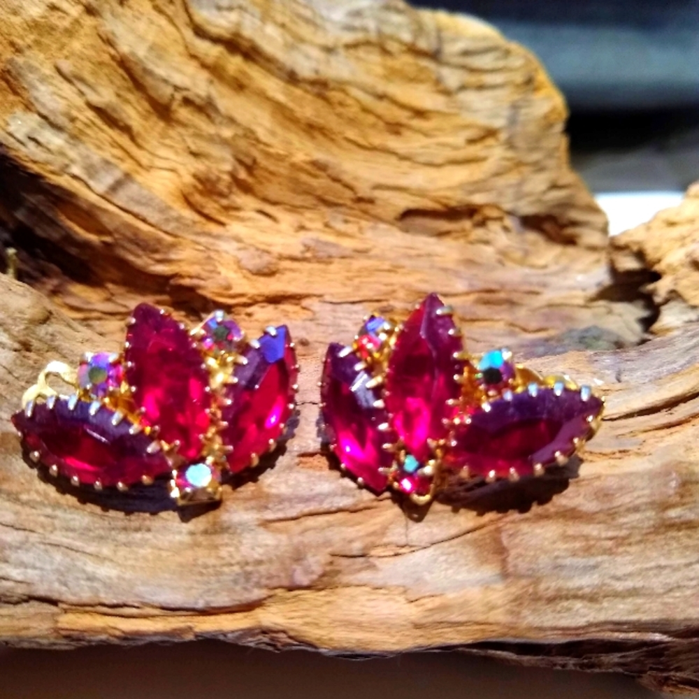 VINTAGE EARRINGS